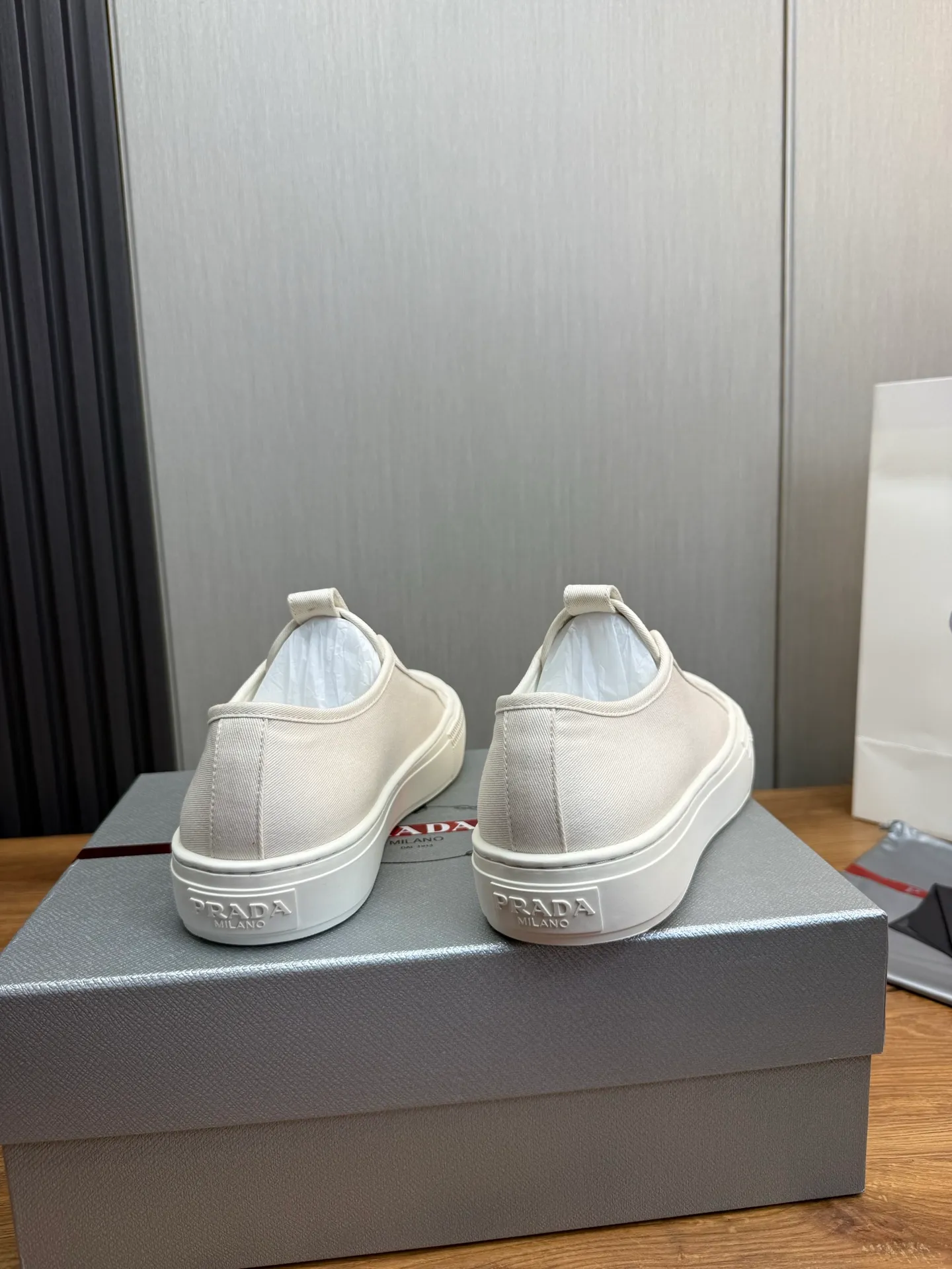 Men's shoes 560💰 [PRADA] Popular canvas shoes in the men's shoe counter, synchronized with the official website, 1 high-quality shipment ✔️Original canvas + cowhide lining, 1🆚1 replica, original sole, 38-45 (45 customized, non-refundable)